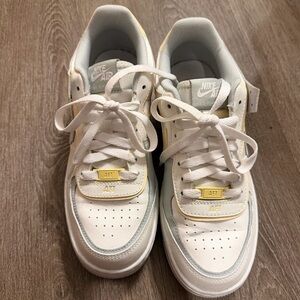 Nike Women’s Air Force 1 Size 8